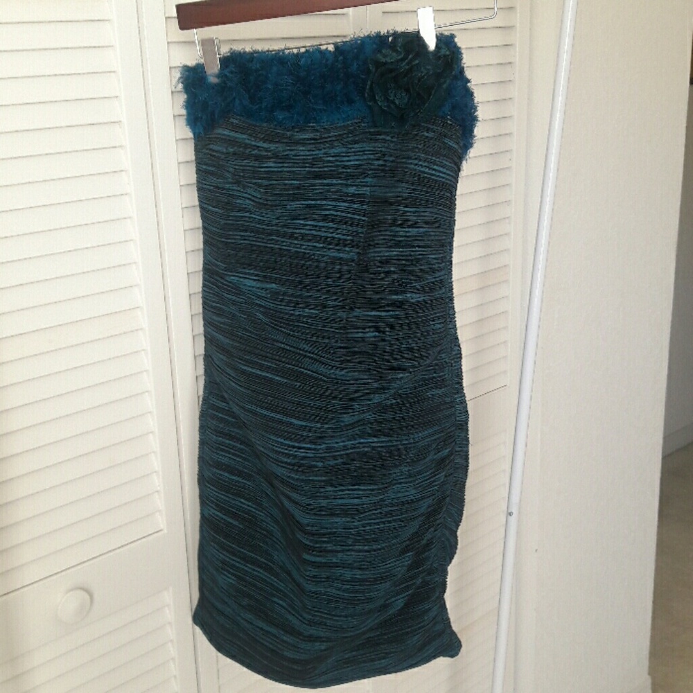 Dress - Picture 1 of 8